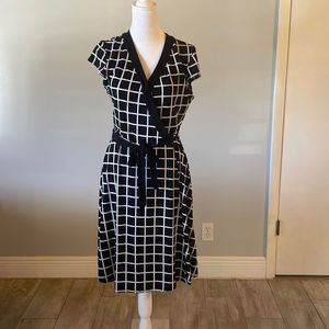 [White House Black Market] Black/White Grid Dress - Size Small